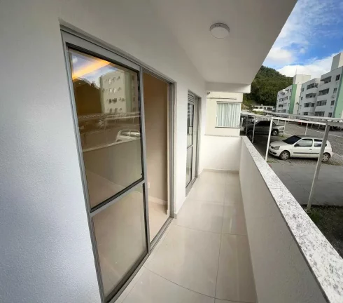 Imagem Apartamento reformado com 2 dormitórios e 1 vaga em condomínio - Camboriú/SC