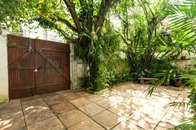 Imagem Imperdível: Casa à venda ou locação em São Paulo-SP, Jardim América! 2 quartos, 1 suíte, 3 salas, 3 banheiros, 2 vagas, 200m².
