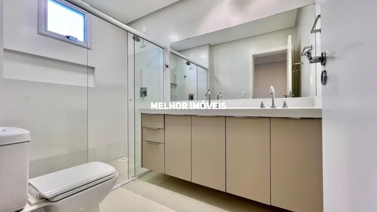 Imagem Apartamento á venda com 3 suítes e 3 vagas localizado no centro de Balneário Camboriú