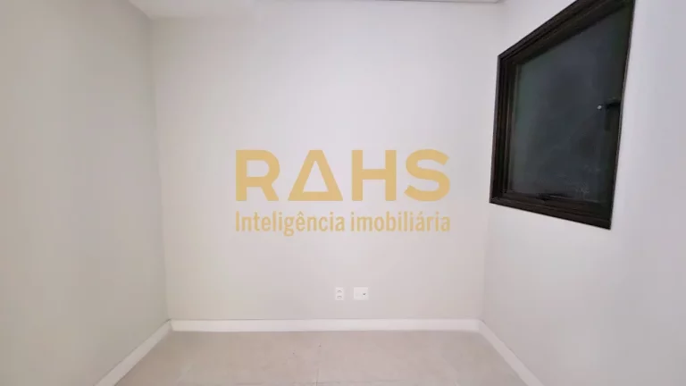 Imagem Amplo giardino no bairro América de Joinville! O Apartamento conta com 3 suítes, 2 salas, 5 banhei...