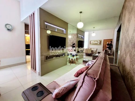 Imagem Excelente Casa no Jardim Coliseu com 3 Dormitórios (1 Suíte), 3 Vagas, 140m² de Construção em Terreno de 203m² – Aceita Financiamento! Aproveite!