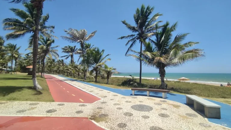 Imagem Imóvel à venda: Casa em Condomínio com Piscina no bairro GUARAJUBA, Camaçari - 422m²