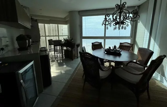 Imagem Apartamento mobiliado com 4 suítes e 4 vagas de garagem na Av. Atlântica em Balneário Camboriú
