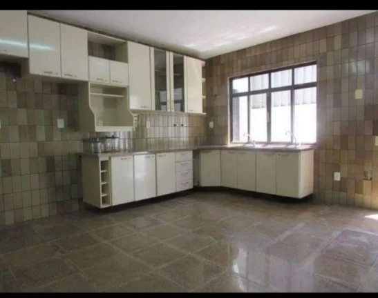 Imagem Casa à Venda em Farolândia - Espaçosa, Confortável e Bem Localizada!