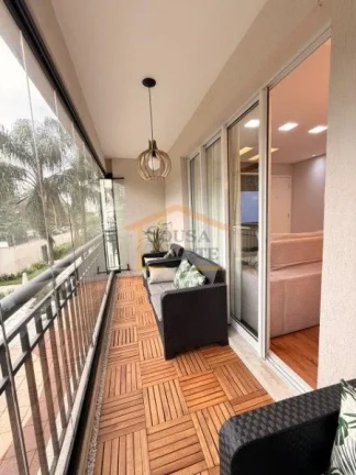Imagem Apartamento 3 dormitórios, sendo 1 suíte, sala para 2 ambientes, pisos em madeira, sacada com vidr...