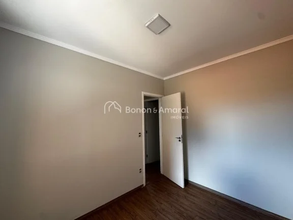 Imagem Encante-se com esta charmosa casa à venda em um dos condomínios mais desejados do bairro! Com ambi...