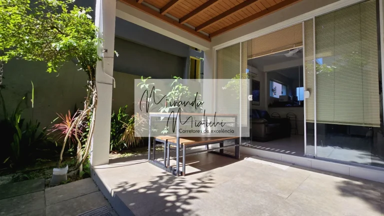Imagem Casa Multifamiliar para venda em Ponta das Canas, 495m²