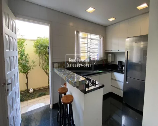 Imagem Casa perto do metrô com piscina em São Paulo