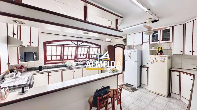 Imagem Casa com 3 dormitórios à venda, 393 m² por R$ 1.450.000,00 - Centro - Santa Gertrudes/SP