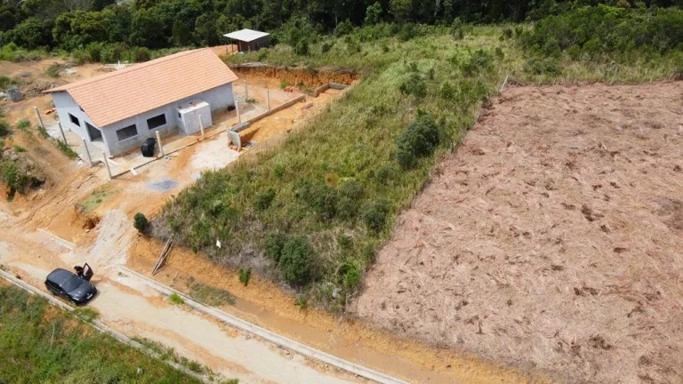 Imagem Terreno em Condomínio para Venda em Teresópolis / RJ no bairro Pessegueiros