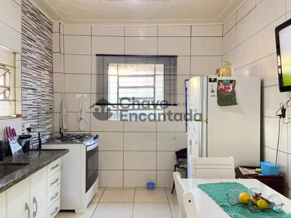 Imagem Casa no centro com quintal amplo e varanda coberta