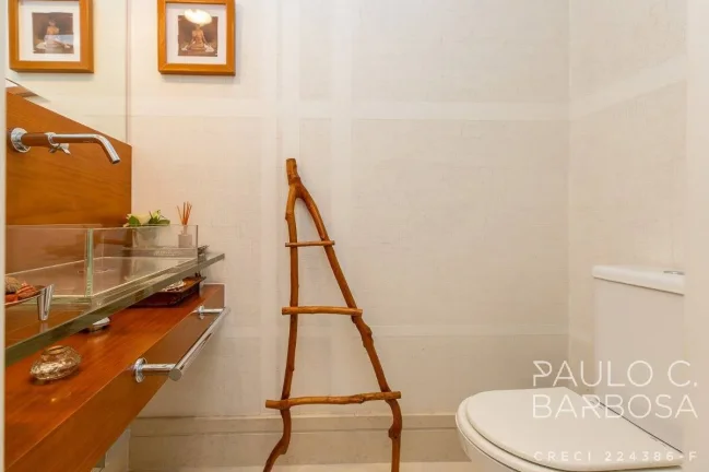 Imagem Rua Araguari com 3 Suítes - 4 Vagas - 243m²