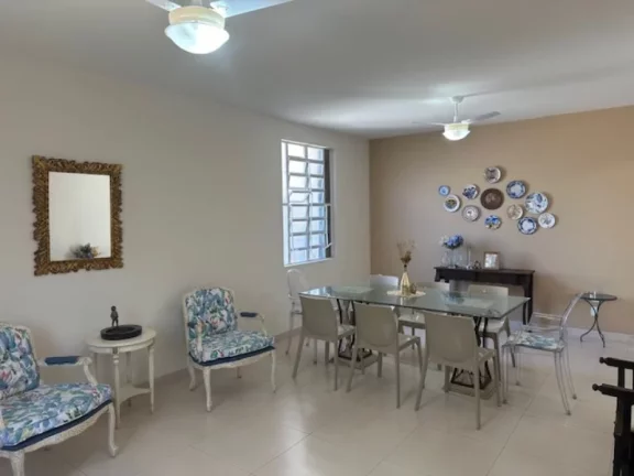 Imagem A 5ª Avenida Imóveis apresenta esta bem localizada CASA TÉRREA, c/ 3 Suites + anexo, ideal p/ fins RESIDENCIAL e ou COMERCIAL, melhor ponto da Pituba