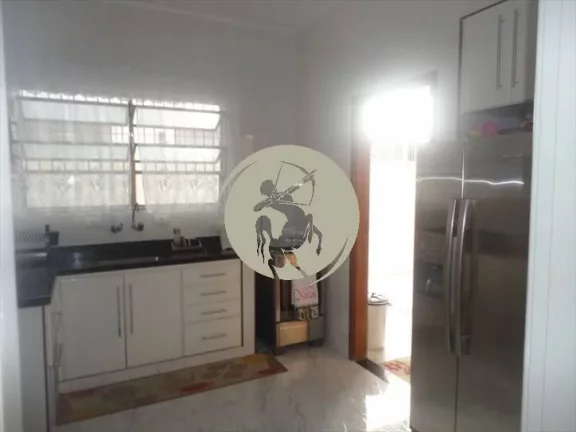 Imagem DESCRIÇÃO: SOBREPOSTA BAIXA COM 3 DORMITORIOS SENDO 1 SUITE WC DE EMPREGADA QUINTAL COM CHURRASQUE...