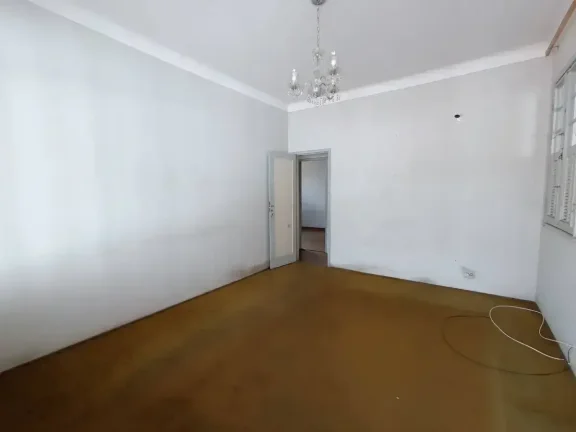 Imagem Casa com Excelente Localização no Centro de Barbacena. Ideal para Clínicas ou Residencial