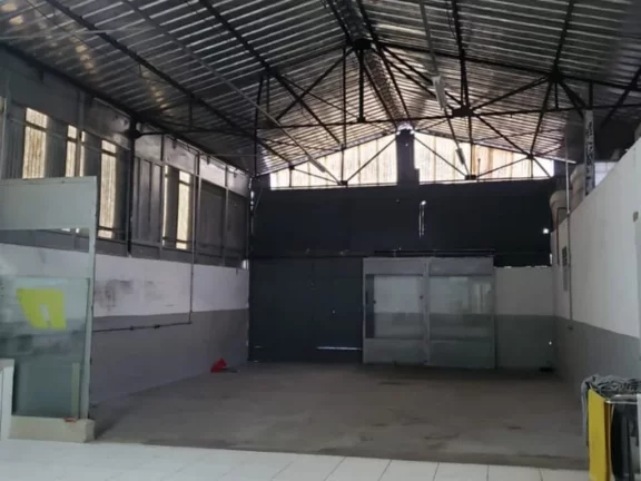 Imagem Aluguel de Galpão Comercial de 996m² em Santo André-SP, Bairro Campestre, 5 Banheiros Inclusos!