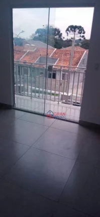 Imagem Sobrado com 3 dormitórios à venda em Curitiba