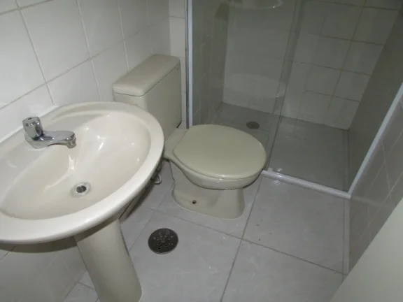 Imagem Lindo Apto com 01 vaga, sala com sacada, cozinha com armários e gabinete, área de serv. wc social ...