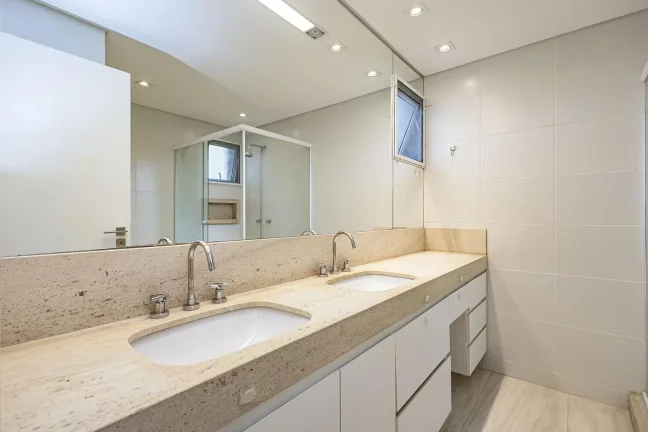 Imagem Apartamento com três quartos no Mossunguê