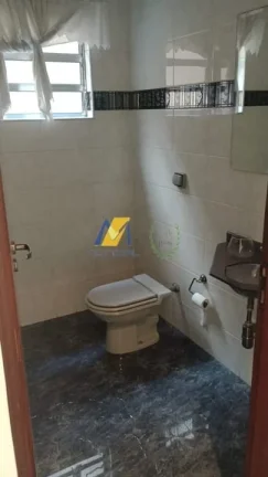 Imagem Sobrado à Venda com 359m², 4 dormitórios, 4 suítes, 1 sala e 5 vagas!!!