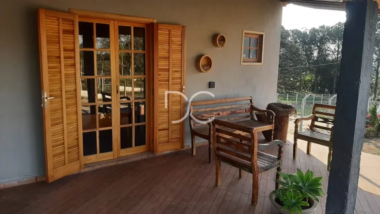 Imagem Venda Chácara | AT 1080 m² | AC 240 m² | 4Dorm | 4 Suítes | 4 Banheiros | 10 Vagas