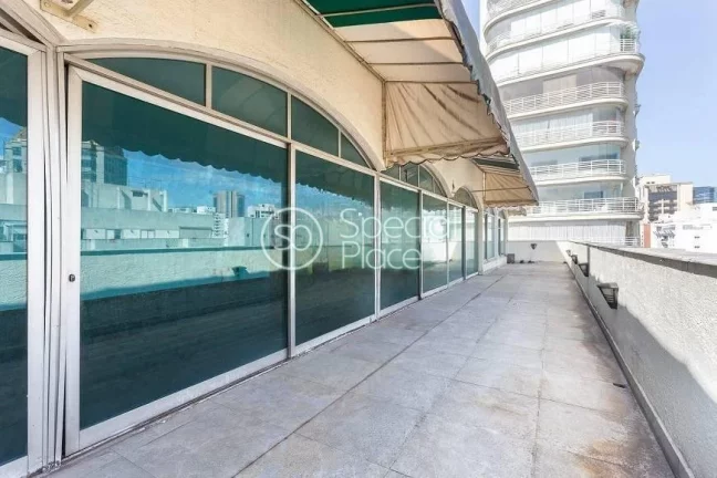 Imagem Ótima cobertura penthouse para reforma à venda no Itaim: - Área: 247m² com vista panorâmica de ...