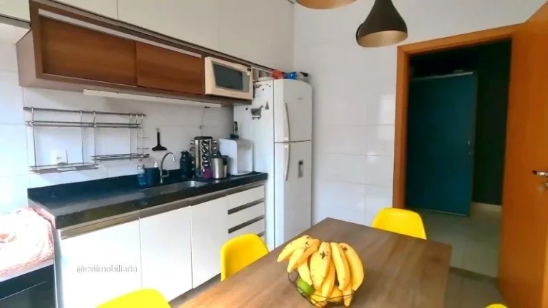 Imagem Casa ampla e espaçosa de 400m2 em terreno de 1.000m2 com muita área verde, luz natural e bem areja...