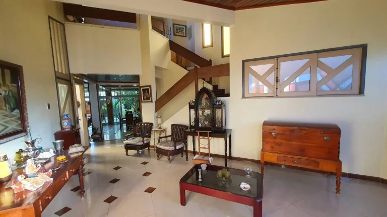 Imagem Casa à venda no Bairro Grageru - Espaçosa e Arejada | Imóvel em Destaque!