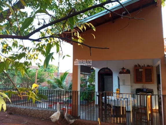 Imagem Casa à venda na Vila Elza, Aramina: 3 dormitórios e suíte!