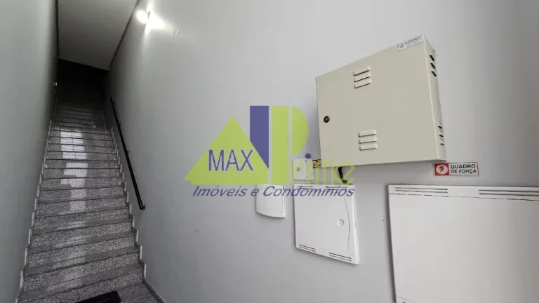 Imagem Alugue agora sua sala comercial na Vila Marieta, São Paulo-SP! Espaço moderno de 32m² com 1 banheiro.