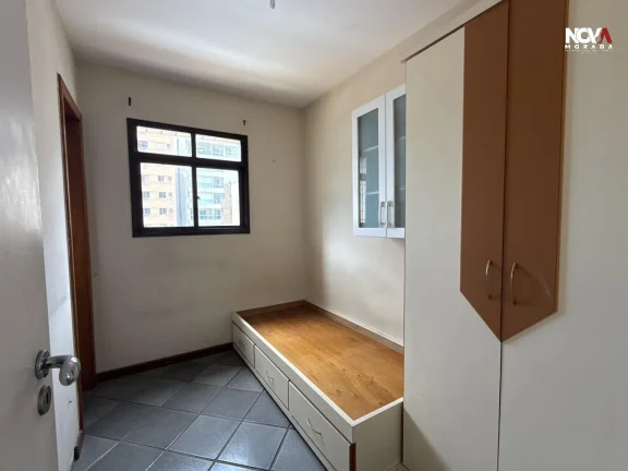 Imagem Apresentamos este amplo e sofisticado apartamento localizado na Praia da Costa, um dos endereços ma...