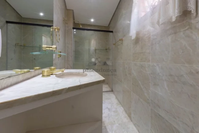 Imagem Apartamento amplo, com piso de tábuas largas de ipê, terraço, living para 02 ambientes, lavabo, a...