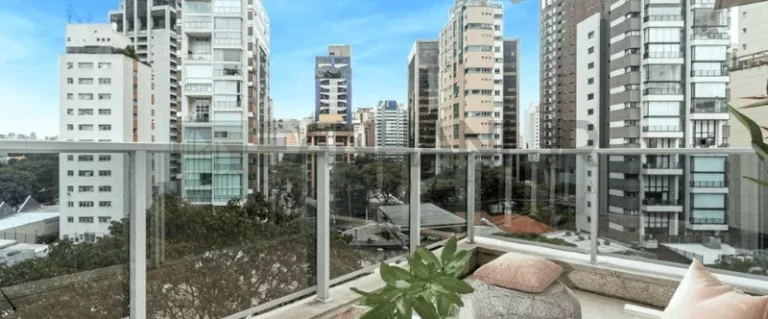 Imagem Imóvel exclusivo no coração de São Paulo: Apartamento de 3 suítes, 3 salas, 5 banheiros e 3 vagas no Jardim Paulistano, 200m².