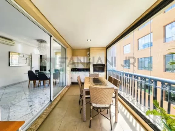 Imagem Apartamento mobiliado na Vila Nova Conceição: 3 quartos, 3 suítes, 3 salas, 5 banheiros, 4 vagas, 182m² - São Paulo-SP