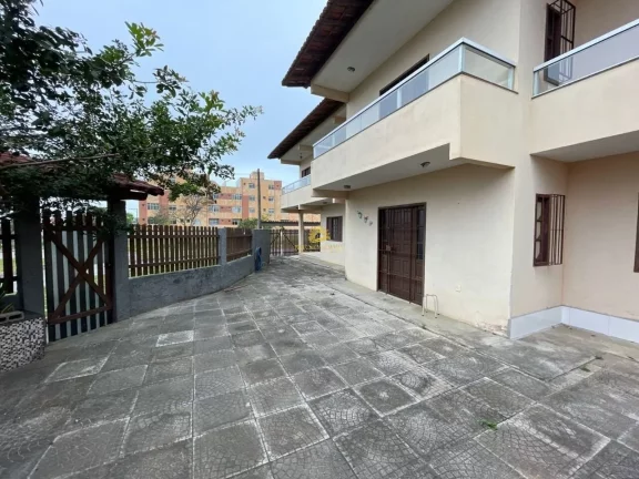 Imagem Encantadora casa duplex em Meaípe, Guarapari, ES! 4 quartos, sendo 1 suíte, 2 vagas de garagem. Lo...