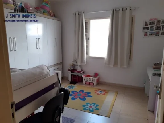 Imagem CASA TÉRREA NO CENTRO DE COTIA, EM TERRENO 320m² AO LADO DE COMÉRCIO
