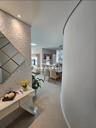 Imagem Apartamento Sol da Manhã reformado a poucos passos da praia de Itapoã, 96 m², 2 quartos com suíte, varanda gigante e 2 vagas em prédio de alto padrão.