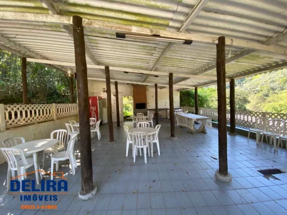 Imagem Sítio à venda com piscina,2 casas com um ótimo espaço.