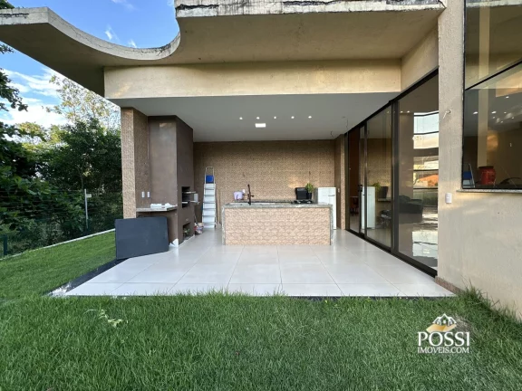 Imagem Casa Linear com 4 Suítes e Amplo Quintal no Condomínio Riviera Park