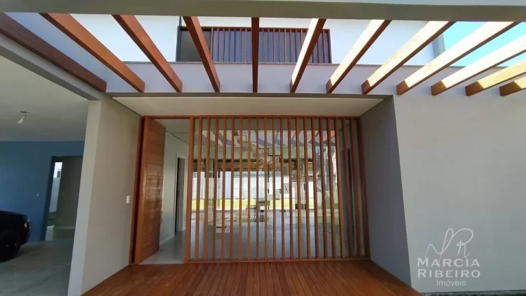 Imagem Casa Alto Padrão com 4 suítes em Condomínio na Cachoeira do Bom Jesus, Florianópolis/SC
