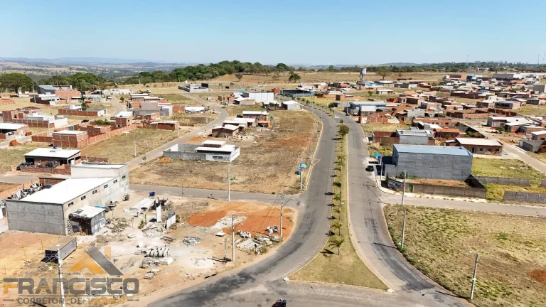 Imagem LOTE A PRESTAÇÃO PRÓXIMO AO CENTRO DE ABADIA