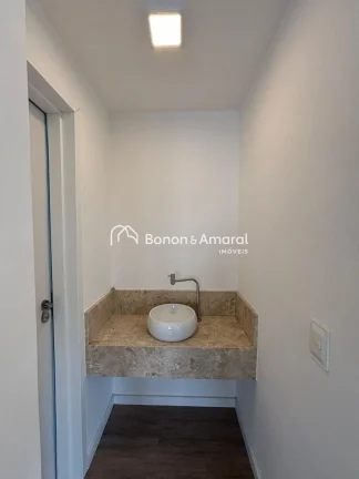 Imagem Esta encantadora casa em Valinhos conta com 3 dormitórios, sendo 1 suíte. No térreo, você encont...