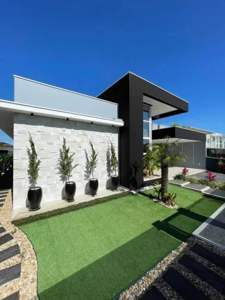Imagem Casa alto padrão 3 dormitórios sendo 1 suíte e 2 vagas de garagem em Palhoça/SC