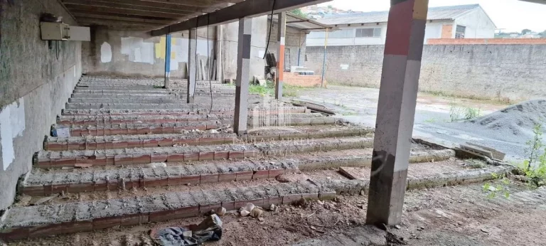 Imagem Aluga-se Grande área 850m² com cobertura de 250m², 1 ou 2 Banheiros no Alto da Boa Vista, Mauá-SP