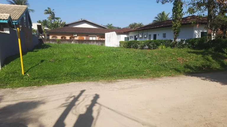 Imagem Terreno em Condomínio na Praia do Lázaro Pedra Verde próximo à praia