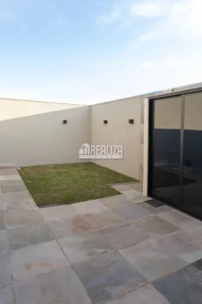 Imagem Encantadora casa à venda no Loteamento fechado Parque Dos Buritis 2, em Uberaba