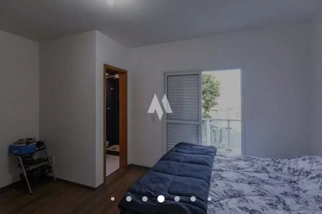Imagem Casa à venda com 180m², 3 suítes e 5 vagas - São Paulo