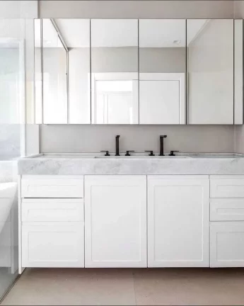 Imagem Apartamento com 3 suítes e 2 vagas de garagem Bairro Pioneiros em Balneário Camboriú/SC
