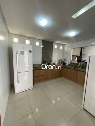 Imagem Sobrado com 4 dormitórios à venda, 230 m² por R$ 980.000,00 - Cidade Jardim - Goiânia/GO