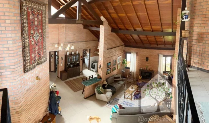 Imagem Casa rústica em condomínio fechado no Sambaqui